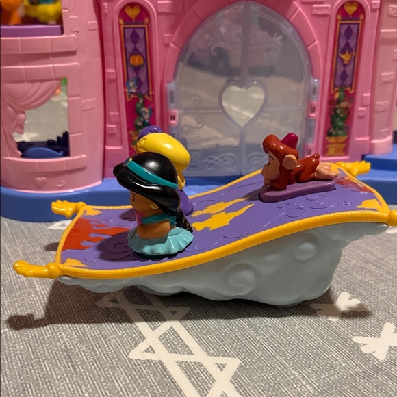 Fisher Price Little People Disney Princess Aladdin's Magic Carpet - Picture 3 of 6